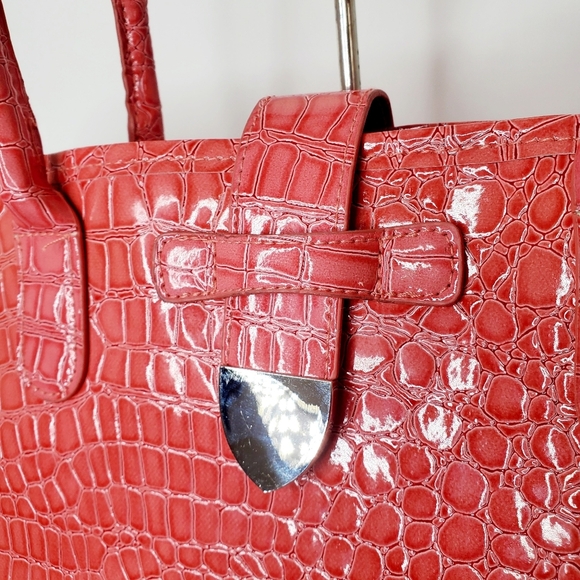 Women Large Pink Croccodile Print Tote - Picture 11 of 11